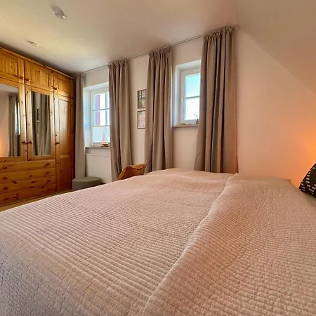 Apartment Chausseestraße App 02 *