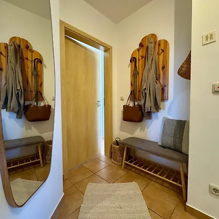 Apartment Chausseestraße App 02 *